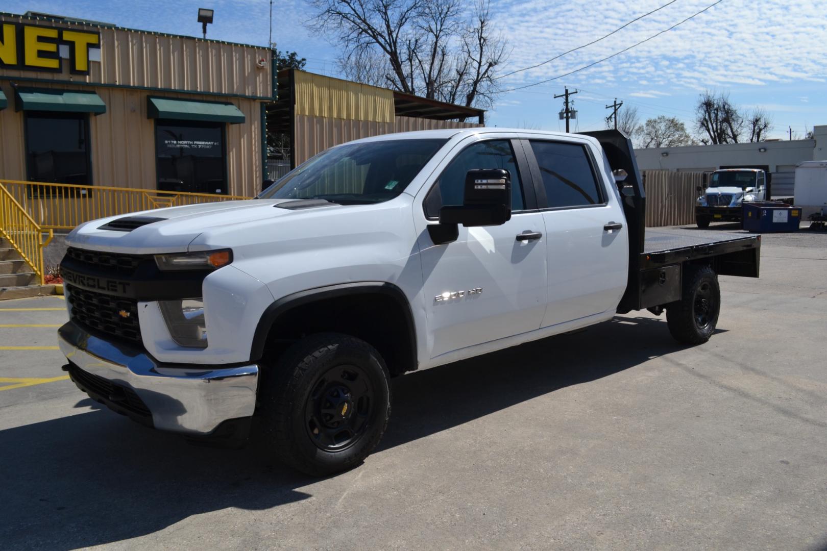 2020 WHITE /BLACK CHEVROLET 2500HD with an V8 6.6L GASOLINE engine, 6SPD AUTOMATIC transmission, located at 9172 North Fwy, Houston, TX, 77037, (713) 910-6868, 29.887470, -95.411903 - Photo#0